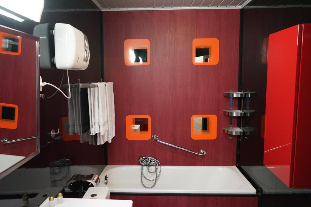 Hotel Les 5 Ourthes Houffalize Zimmer foto